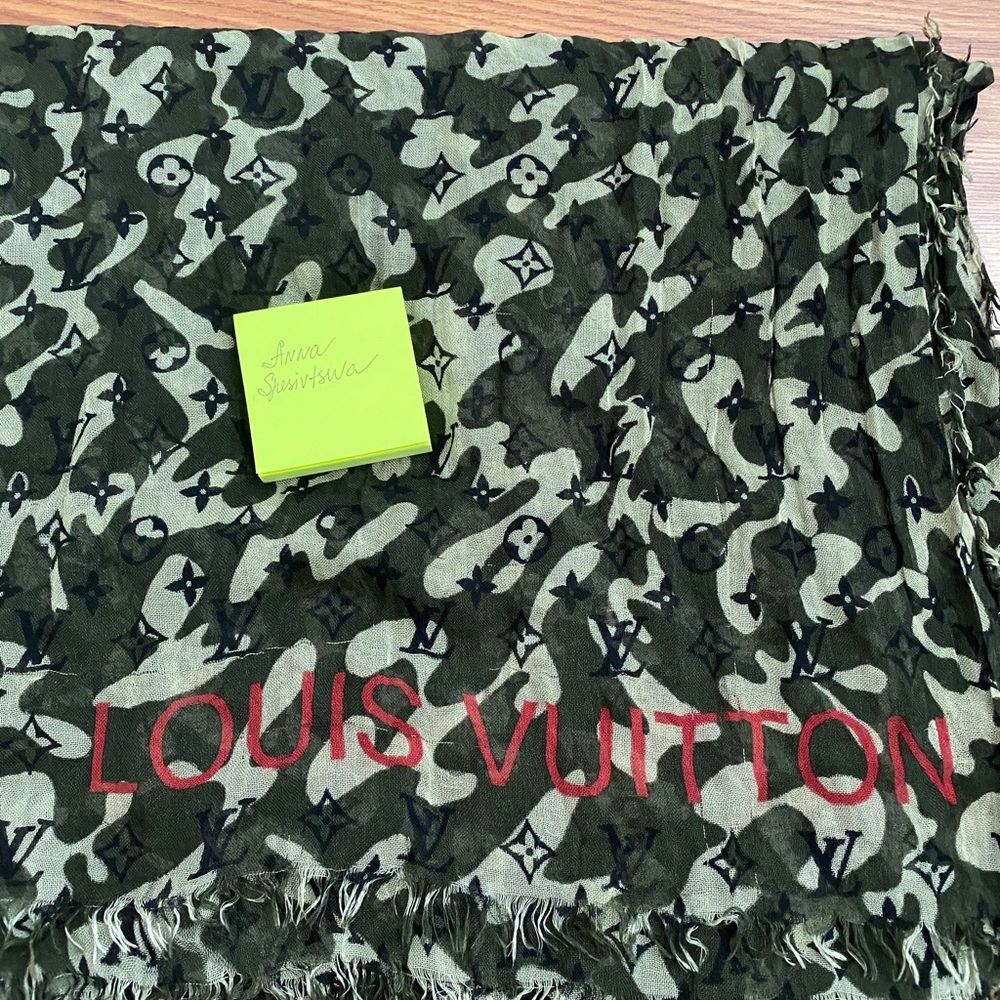 LV Graffiti leopard stole - Picture 5 of 8